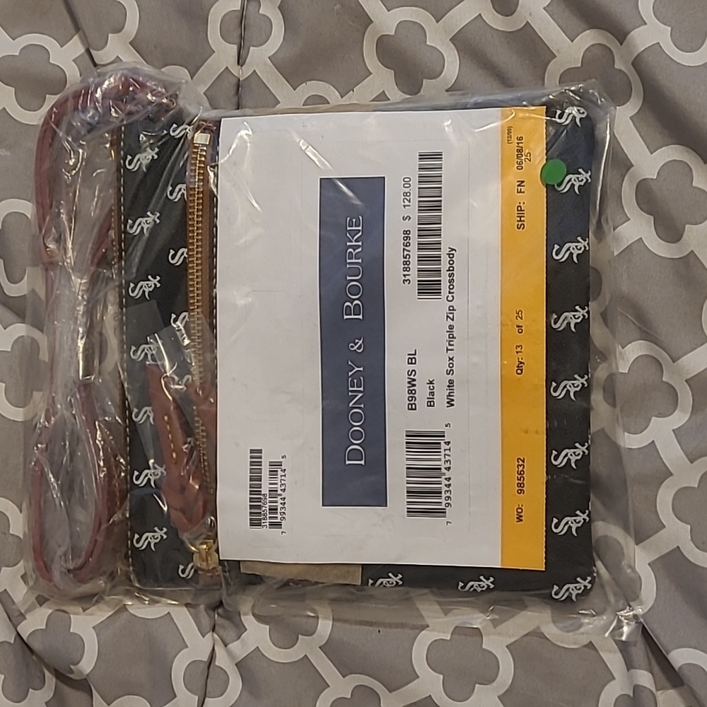 dooney and bourke purse